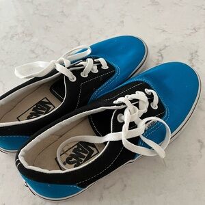 Vans Sneakers in Blue and Black